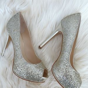 Guess golden heels Sz 7M